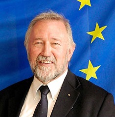 262px-Manfred_Neun_Photo_with_European_Flag2