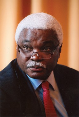 Photo-J.P-ELONG-MBASSI-WEB-256x380