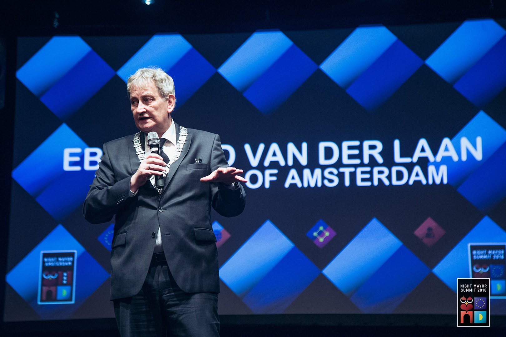 Night Mayor Summit / Raymond Van Mil