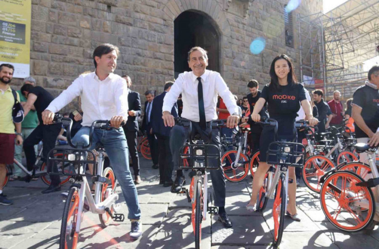 dockless bicycles