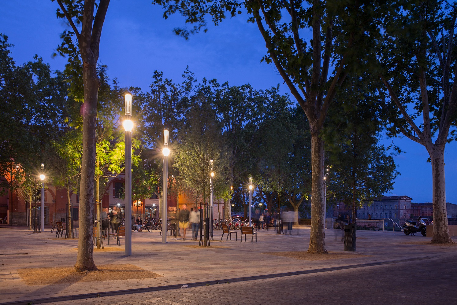 Shuffle-St-Pierre-Square-Toulouse-France-L10039902