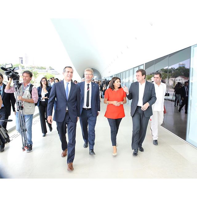 Mayor of Rio Eduardo Paes shows Paris Mayor Anne Hidalgo, Los Angeles Mayor Eric Garcetti. and Lord Mayor of Copenhagen Frank Jensen around Rio's port area, 9 August, 2016