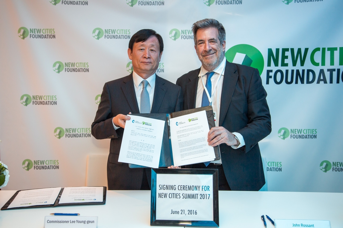 Lee Young-geun, Commissioner, Incheon Free Economic Zone and John Rossant, Chairman, New Cities Foundation