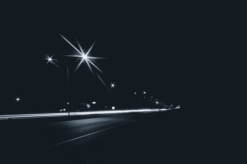 Streetlight jeswin-thomas-RiM98yzf-DI-unsplash
