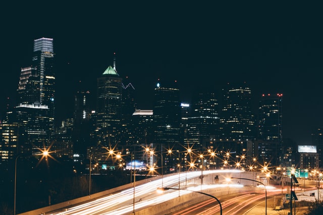streetlight jacob-culp-Er8vHjj6HPo-unsplash