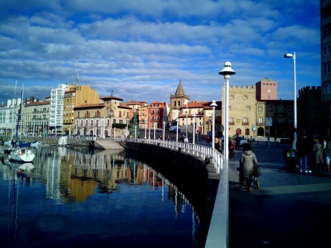 Gijon, Paradox