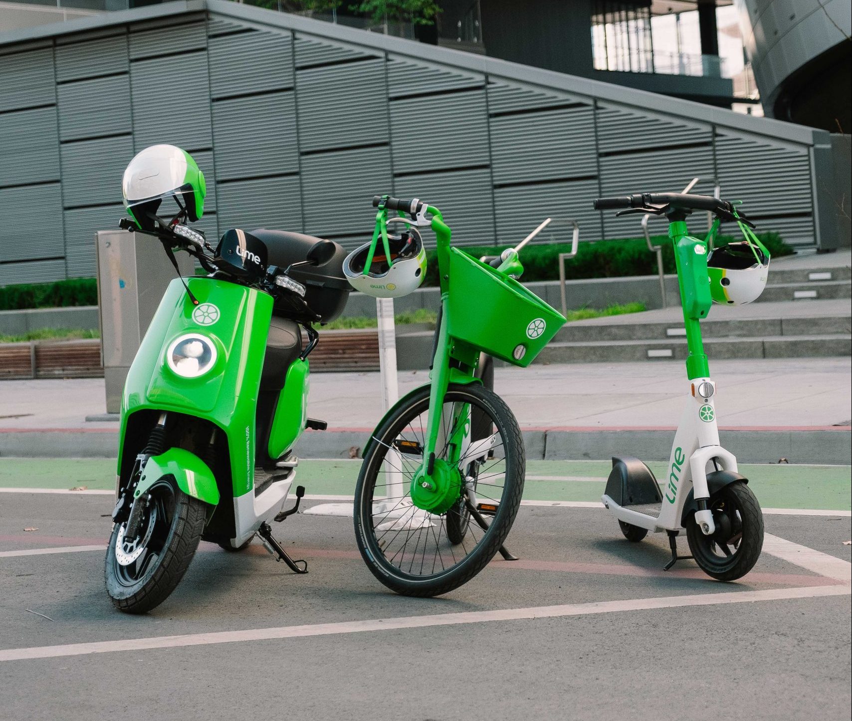 Lime plans electric moped pilots in Washington DC and Paris Cities