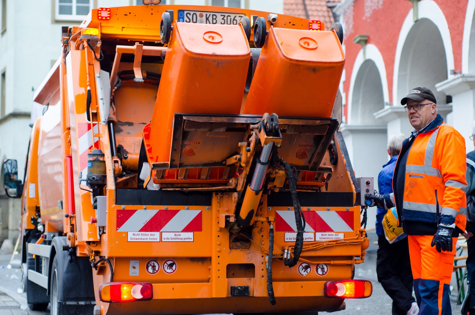How a 'Smart' Trash Bin Can Transform City Garbage Collection - WSJ
